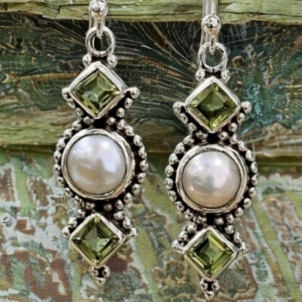 MODCLOTH VINTAGE PERIDOT JEWELED EARRINGS